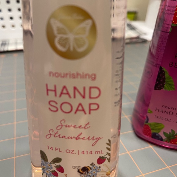 Bundle of scented hand soap - Picture 3 of 4